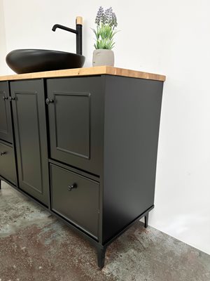 ארון אמבטיה עומד לפי מידה רוחב עומק וצבע לפי בחירתך עם משטח עץ מלא להנחת כיור מונח דגם האגי