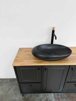 ארון אמבטיה עומד לפי מידה רוחב עומק וצבע לפי בחירתך עם משטח עץ מלא להנחת כיור מונח דגם האגי