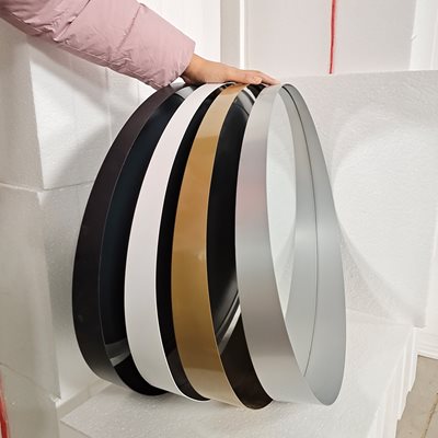 מראה מרחפת לתליה עגולה עם מסגרת אל חלד עמוקה צבע סילבר בהיר מגיעה בקוטר 60 ס"מ דגם M-29