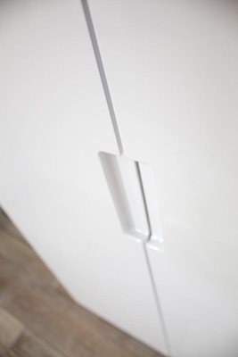 ארון אמבטיה עומד לפי מידה רוחב עומק וצבע לפי בחירתך עם משטח עץ מלא להנחת כיור מונח דגם מאנוס