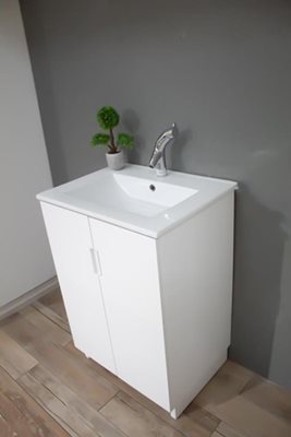 ארון אמבטיה עומד לפי מידה רוחב עומק וצבע לפי בחירתך עם כיור משטח חרס שקוע דגם סריפוס