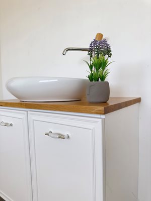 ארון אמבטיה תלוי לפי מידה רוחב עומק וצבע לפי בחירתך עם משטח עץ מלא להנחת כיור מונח דגם אמקס