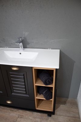 ארון אמבטיה עומד לפי מידה רוחב עומק וצבע לפי בחירתך עם כיור משטח חרס שקוע דגם רוסטה