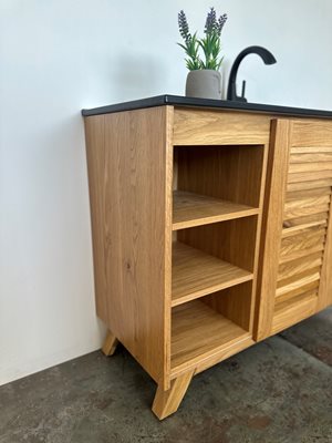 ארון אמבטיה עומד לפי מידה רוחב עומק לפי בחירתך עשוי מעץ מלא אלון מבוקע עם כיור משטח חרס שקוע דגם איסטנבול