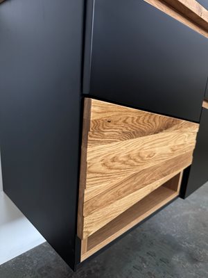 ארון אמבטיה תלוי לפי מידה רוחב עומק וצבע לפי בחירתך עם משטח עץ מלא להנחת כיור מונח דגם פארמה