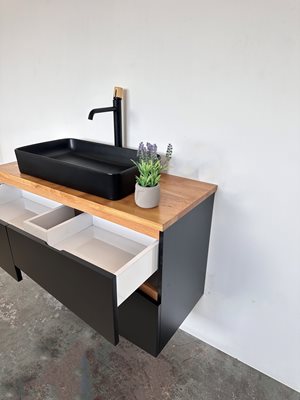 ארון אמבטיה תלוי לפי מידה רוחב עומק וצבע לפי בחירתך עם משטח עץ מלא להנחת כיור מונח דגם פארמה