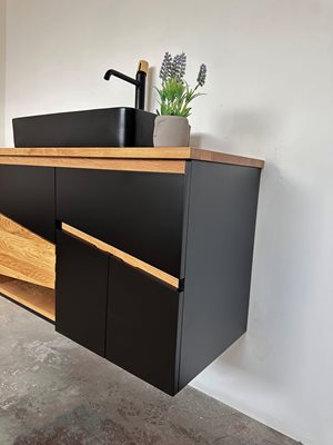 ארון אמבטיה תלוי לפי מידה רוחב עומק וצבע לפי בחירתך עם משטח עץ מלא להנחת כיור מונח דגם פארמה