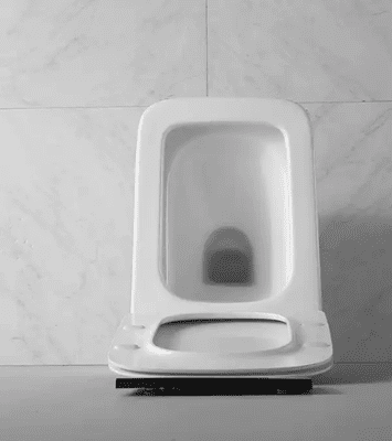 אסלה תלויה מלבנית אורך 52 ס"מ מרובעת לבן מבריק שטיפת רימליס כוללת מושב קשיח טריקה שקטה נשלף דגם פאולו