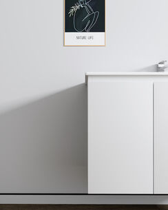 ארון אמבטיה תלוי רוחב 80, 100 ס"מ בעומק 46 ס"מ צבע לבן או שחור מט לבחירתך עם כיור משטח חרס שקוע דגם דובר W