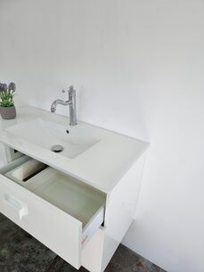 ארון אמבטיה תלוי לפי מידה רוחב עומק וצבע לפי בחירתך עם כיור משטח חרס שקוע דגם ברמן