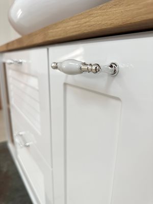 ארון אמבטיה תלוי לפי מידה רוחב עומק וצבע לפי בחירתך עם משטח עץ מלא להנחת כיור מונח דגם ברזיל