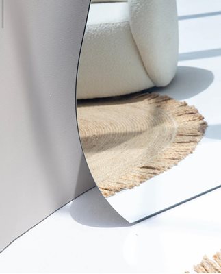 מראת גוף מרחפת בצורה אמורפית לתליה ללא מסגרת רוחב 100 ס"מ גובה 180 ס"מ דגם LM-70