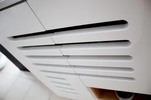 ארון אמבטיה תלוי לפי מידה רוחב עומק וצבע לפי בחירתך עם כיור משטח חרס שקוע דגם יורק W