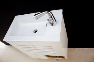 ארון אמבטיה תלוי לפי מידה רוחב עומק וצבע לפי בחירתך עם כיור משטח חרס שקוע דגם יורק W