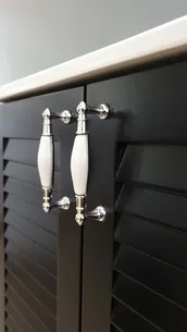 ארון אמבטיה תלוי לפי מידה רוחב עומק וצבע לפי בחירתך עם כיור משטח חרס שקוע דגם סול