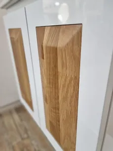 ארון אמבטיה תלוי לפי מידה רוחב עומק וצבע לפי בחירתך עם כיור משטח חרס שקוע דגם שקד W