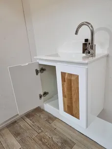 ארון אמבטיה תלוי לפי מידה רוחב עומק וצבע לפי בחירתך עם כיור משטח חרס שקוע דגם שקד W