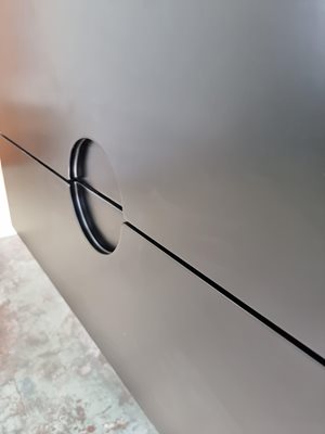 ארון אמבטיה תלוי לפי מידה רוחב עומק וצבע לפי בחירתך עם משטח עץ מלא להנחת כיור מונח דגם אריסטו B