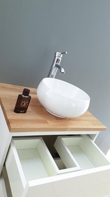 ארון אמבטיה תלוי לפי מידה רוחב עומק וצבע לפי בחירתך עם משטח עץ מלא להנחת כיור מונח דגם אריסטו B