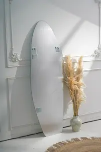 מראת גוף מרחפת בצורה אמורפית לתליה ללא מסגרת רוחב 70 ס"מ גובה 180 ס"מ דגם LM-54