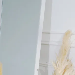 מראת גוף אובלית עומדת עם סטנד עשוי ממסגרת אלומיניום אל חלד צבע לבן מט וניתן גם לתלות אותה רוחב 70 ס"מ גובה 180 ס"מ דגם LM-15W