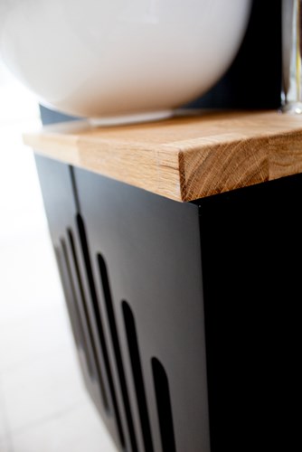 ארון אמבטיה תלוי לפי מידה רוחב עומק וצבע לפי בחירתך עם משטח עץ מלא להנחת כיור מונח דגם גואנזו