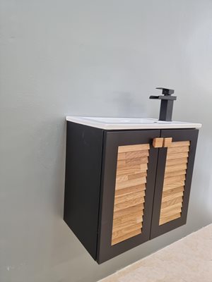 ארון אמבטיה תלוי רוחב 55 בעומק 33 ס"מ צבע שחור מט עם כיור משטח חרס שקוע דגם סטיבן