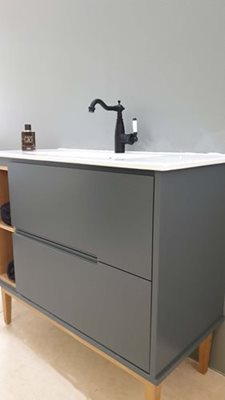 ארון אמבטיה עומד לפי מידה רוחב עומק וצבע לפי בחירתך עם כיור משטח חרס שקוע דגם תמנון