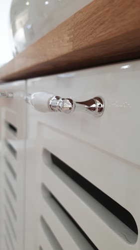 ארון אמבטיה עומד לפי מידה רוחב עומק וצבע לפי בחירתך עם משטח עץ מלא להנחת כיור מונח דגם רקפת