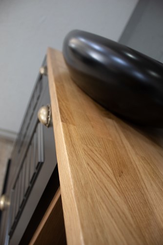 ארון אמבטיה עומד לפי מידה רוחב עומק וצבע לפי בחירתך עם משטח עץ מלא להנחת כיור מונח דגם ספיישל