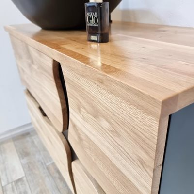 ארון אמבטיה תלוי לפי מידה רוחב עומק וצבע דופן לפי בחירתך עשוי מעץ מלא אלון מבוקע עם משטח להנחת כיור מונח דגם לאציו