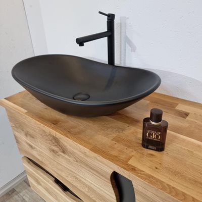 ארון אמבטיה תלוי לפי מידה רוחב עומק וצבע דופן לפי בחירתך עשוי מעץ מלא אלון מבוקע עם משטח להנחת כיור מונח דגם לאציו