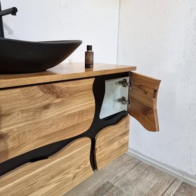 ארון אמבטיה תלוי לפי מידה רוחב עומק וצבע דופן לפי בחירתך עשוי מעץ מלא אלון מבוקע עם משטח להנחת כיור מונח דגם לאציו