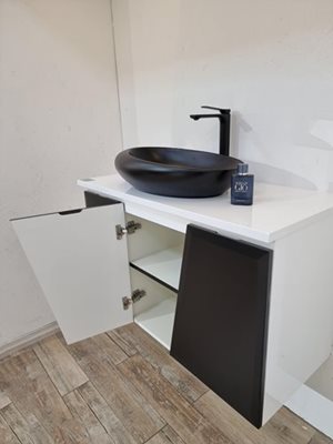 ארון אמבטיה תלוי לפי מידה רוחב עומק וצבע לפי בחירתך עם משטח עץ מלא להנחת כיור מונח דגם מסינה