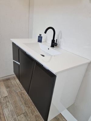 ארון אמבטיה תלוי לפי מידה רוחב עומק וצבע לפי בחירתך עם כיור משטח חרס שקוע דגם שנידר