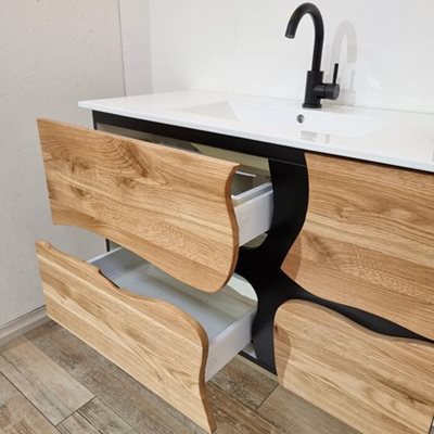 ארון אמבטיה תלוי לפי מידה רוחב עומק וצבע דופן לפי בחירתך עשוי מעץ מלא אלון מבוקע עם כיור משטח חרס שקוע דגם פראנקו