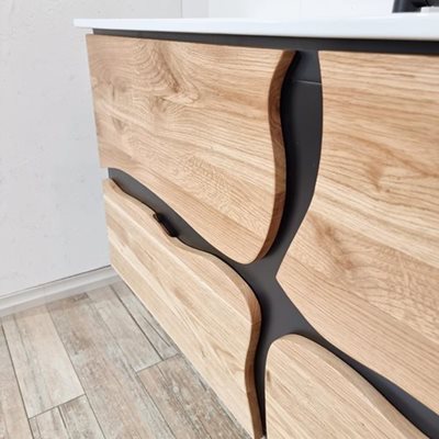 ארון אמבטיה תלוי לפי מידה רוחב עומק וצבע דופן לפי בחירתך עשוי מעץ מלא אלון מבוקע עם כיור משטח חרס שקוע דגם פראנקו