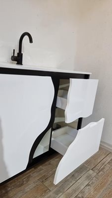 ארון אמבטיה עומד לפי מידה רוחב עומק וצבע לפי בחירתך עם כיור משטח חרס שקוע דגם לימה