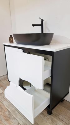 ארון אמבטיה עומד לפי מידה רוחב עומק וצבע לפי בחירתך עם משטח עץ מלא להנחת כיור מונח דגם ברשה