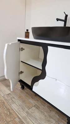 ארון אמבטיה עומד לפי מידה רוחב עומק וצבע לפי בחירתך עם משטח עץ מלא להנחת כיור מונח דגם ברשה