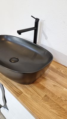 ארון אמבטיה עומד לפי מידה רוחב עומק וצבע לפי בחירתך עם משטח עץ מלא להנחת כיור מונח דגם ברשה