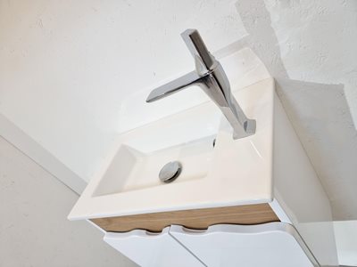 ארון אמבטיה תלוי לפי מידה רוחב עומק וצבע לפי בחירתך עם כיור משטח חרס שקוע דגם נטלן