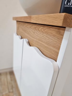 ארון אמבטיה תלוי לפי מידה רוחב עומק וצבע לפי בחירתך עם משטח עץ מלא להנחת כיור מונח דגם קימי