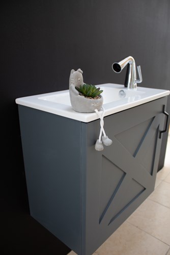 ארון אמבטיה תלוי לפי מידה רוחב עומק וצבע לפי בחירתך עם כיור משטח חרס שקוע דגם דאדלי