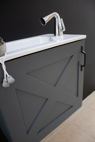 ארון אמבטיה תלוי לפי מידה רוחב עומק וצבע לפי בחירתך עם כיור משטח חרס שקוע דגם דאדלי