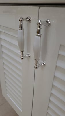 ארון אמבטיה תלוי לפי מידה רוחב עומק וצבע לפי בחירתך עם כיור משטח חרס שקוע דגם סול