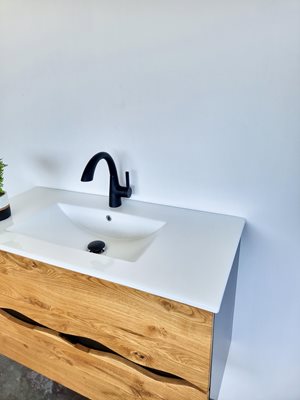 ארון אמבטיה תלוי לפי מידה רוחב ועומק וצבע דופן לפי בחירתך עשוי מעץ מלא אלון מבוקע עם כיור משטח חרס שקוע דגם גליל