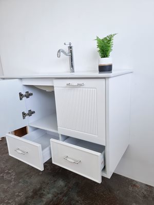 ארון אמבטיה תלוי לפי מידה רוחב וצבע לפי בחירתך עם כיור משטח חרס שקוע דגם רוסטוק