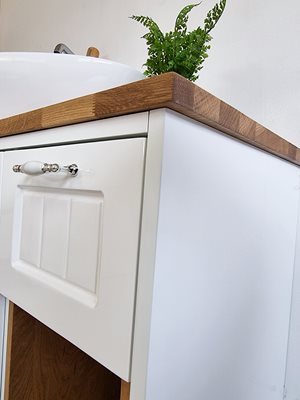 ארון אמבטיה תלוי לפי מידה רוחב עומק וצבע לפי בחירתך עם משטח עץ מלא להנחת כיור מונח דגם בישו