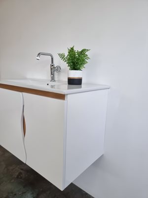 ארון אמבטיה תלוי לפי מידה רוחב עומק וצבע לפי בחירתך עם כיור משטח חרס שקוע דגם סאנדי